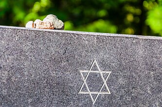 A Jewish memorial (associative image) A Jewish memorial (associative image)