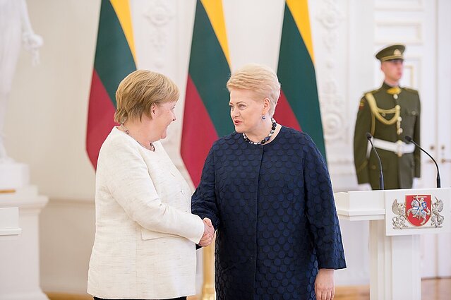 Svarbi valanda. Grybauskaitė apie Merkel: kartais ją vadindavome krizių sprendimo karaliene