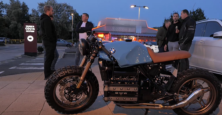 Motociklų mėgėjai Londone susibūrė bendrai tradicijai: susitinka kiekvieną penktadienį pasivažinėti