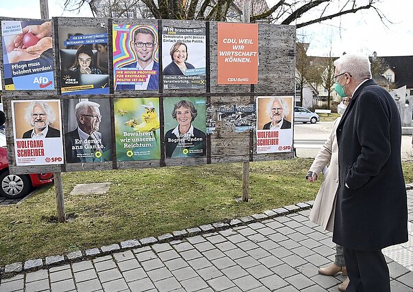 Pirmieji Vokietijos parlamento rinkimų rezultatai: koalicijos formavimas gali trukti iki kitų metų