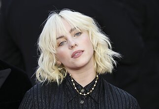 Filmo apie Jamesą Bondą „Mirtis palauks“ („No Time To Die“) premjeros akimirka, Billie Eilish Filmo apie Jamesą Bondą „Mirtis palauks“ („No Time To Die“) premjeros akimirka, Billie Eilish