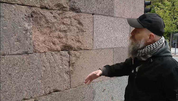 Įstrigusios kulkos ir ertmės, vis dar likusios senuose pastatuose: Vilniaus senamiestyje – apstu karo pėdsakų