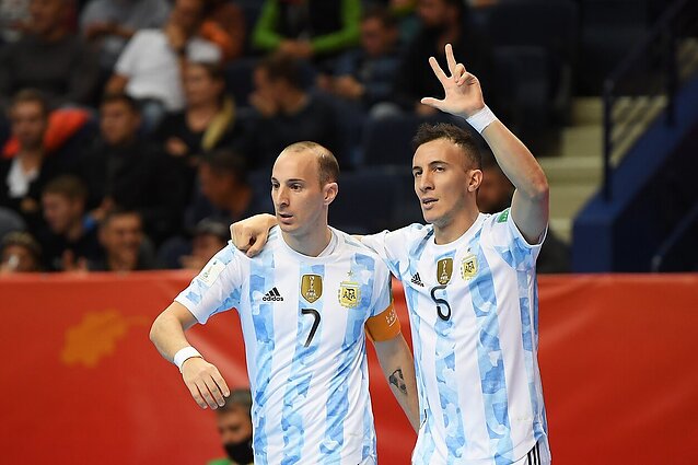 FIFA pasaulio salės futbolo čempionato pusfinalis. Brazilija – Argentina