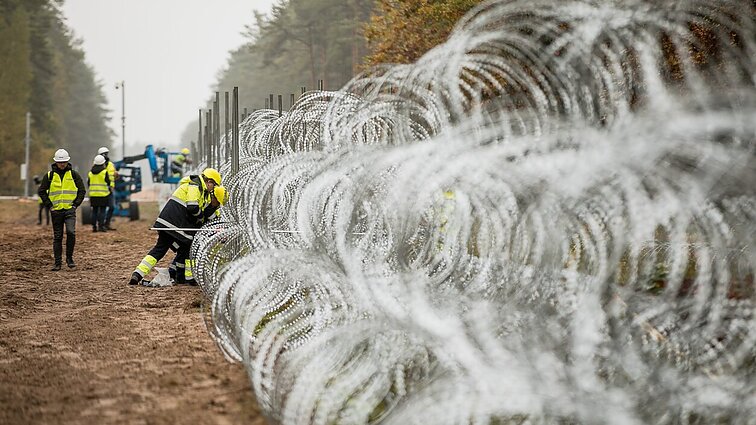 Fizinis barjeras pradėtas statyti ir labiausiai pažeidžiamame pasienio ruože, kurį migrantai paskutiniu metu aplenkia
