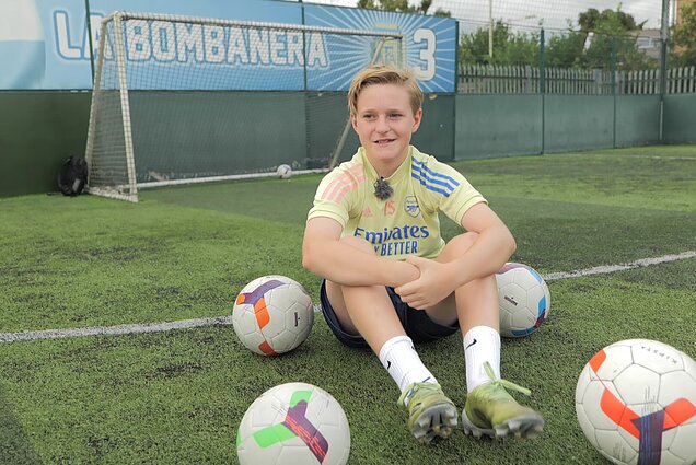 Jaunasis futbolininkas Kasparas stebina rezultatais „Arsenal“ akademijoje: reikia nuolat stengtis, nes į tavo vietą kėsinasi tūkstančiai