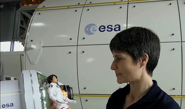 Visas įmanomas profesijas išbandžiusi lėlė barbė pristatyta naujame amplua – astronautės Samanthos Christoforetti