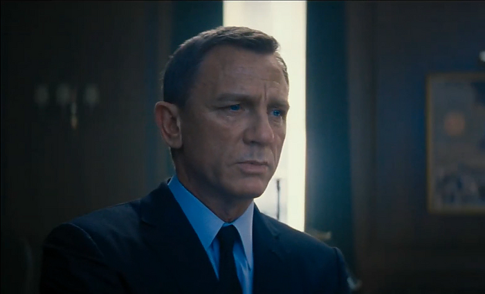 Ryto klausimas. Kuris aktorius pats pirmas suvaidino Jamesą Bondą?