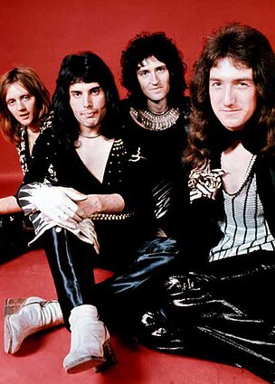 „Queen“ nariai 1973-iaisiais pozuoja Londone