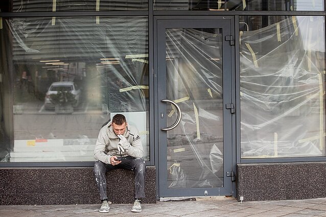 Dienos tema. Dėl darbuotojų trūkumo įvardija kvalifikacijos problemą: naivu, kad per savaitę žmogus galės atsistoti prie staklių ir jas valdyti