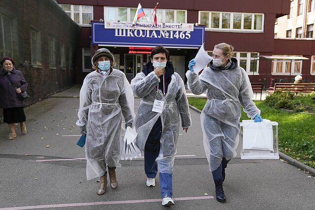 Žinios. Rusijoje nuo COVID-19 per parą mirė daugiau kaip 900 pacientų