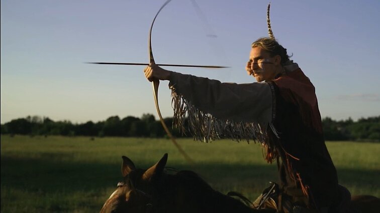 „Baltasis Kiras“ pristato naują vaizdo klipą dainai „Smala“: lokacija – Vinetu indėnų kaimas