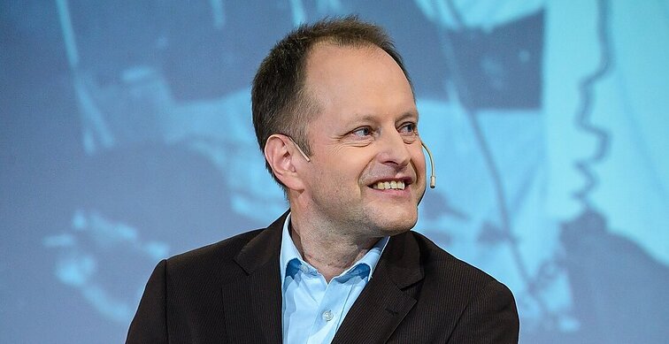 Juokauti nevengiančiam ir vakarėlius užkuriančiam Rimui Šapauskui tikėjimas – itin svarbus: viskas pasikeitė sutikus žmoną