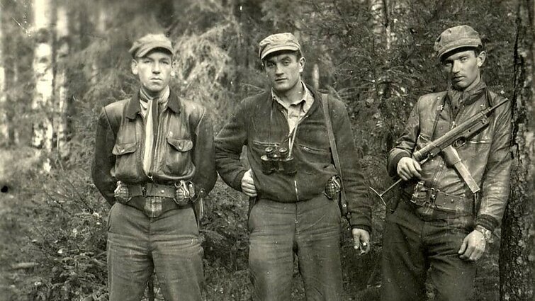 Panorama. Spėjama, kad Suvalkų kapinaitėse atkasti Lietuvos ir Lenkijos partizanų palaikai (su vert. į gestų k.)