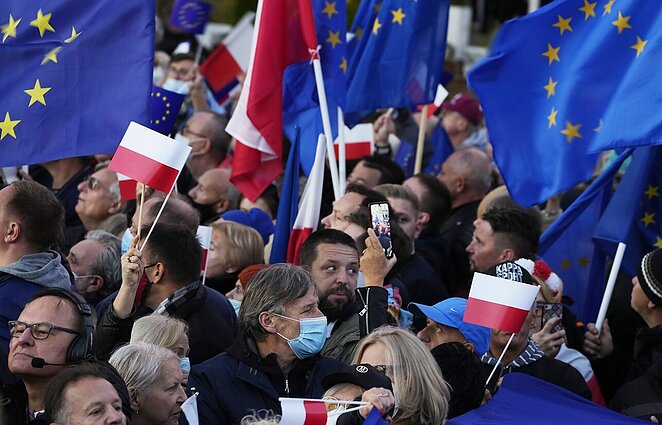 Panorama. Didžiuliai protestai Lenkijoje: tūkstančiai žmonių susirinko ginti šalies narystės ES