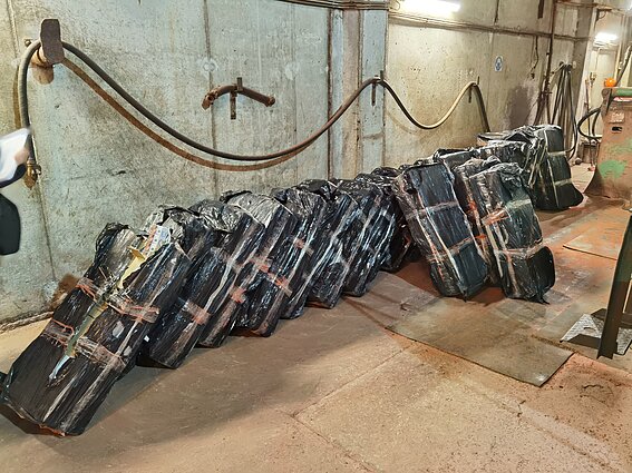 Vagone su trąšomis – apie 30 tūkst. pakelių cigarečių 