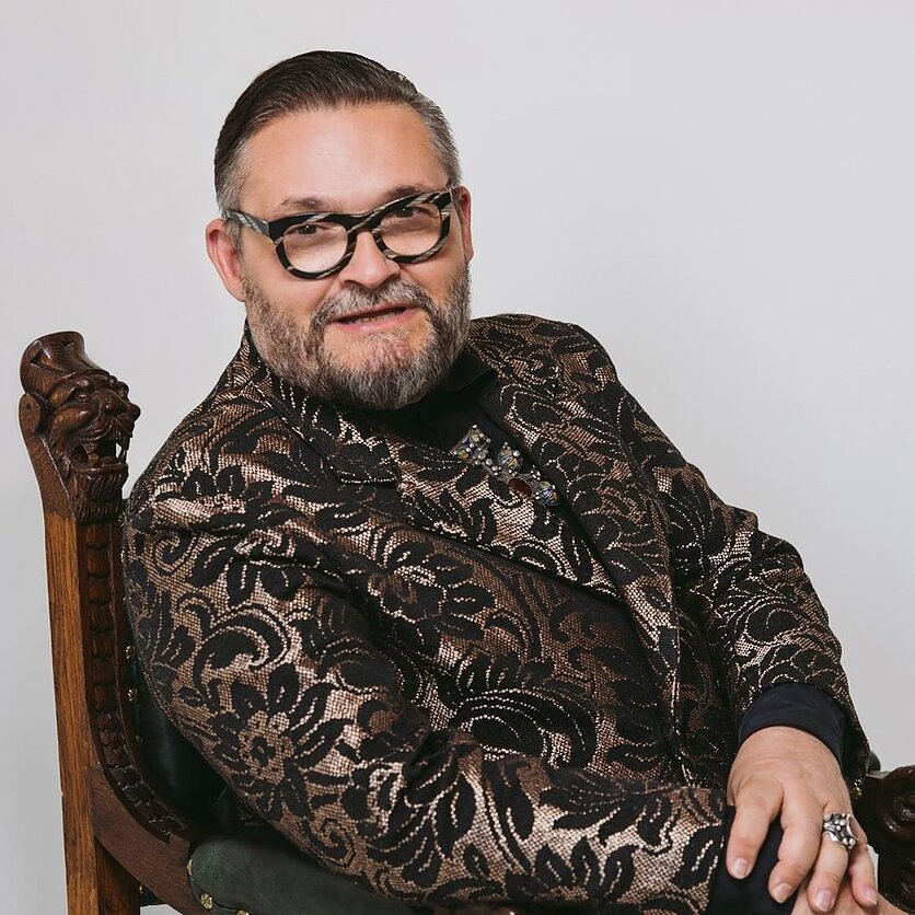 Santara. Laida rusų kalba.
Mados istorikas Aleksandras Vasiljevas apie paroda bei savo kolekciją
