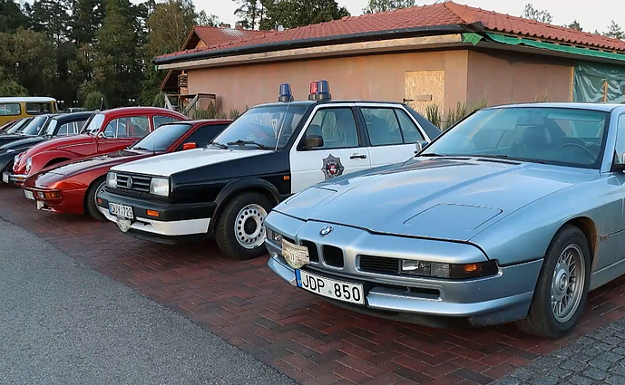 Istorijos ant ratų: senovinių automobilių vairuotojams negaila nei kuro, nei laiko