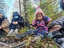 Pasienyje su Baltarusija aptikta migrantų grupė su vaikais Pasienyje su Baltarusija aptikta migrantų grupė su vaikais