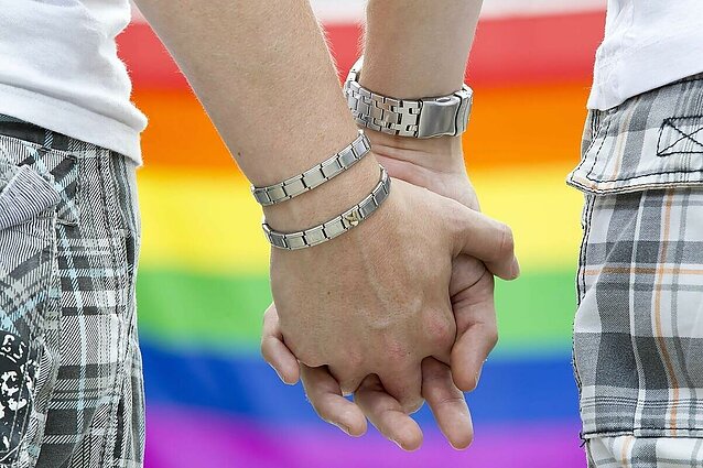 Tos pačios lyties šeimos Lietuvoje: su kokiais teisiniais ir psichologiniais iššūkiais susiduria šie žmonės?