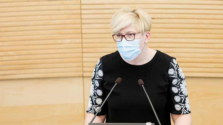 Šimonytei nerimą kelia Vėlinės: nors imtis judėjimo ribojimų neketinama, prašo žmonių sąmoningumo