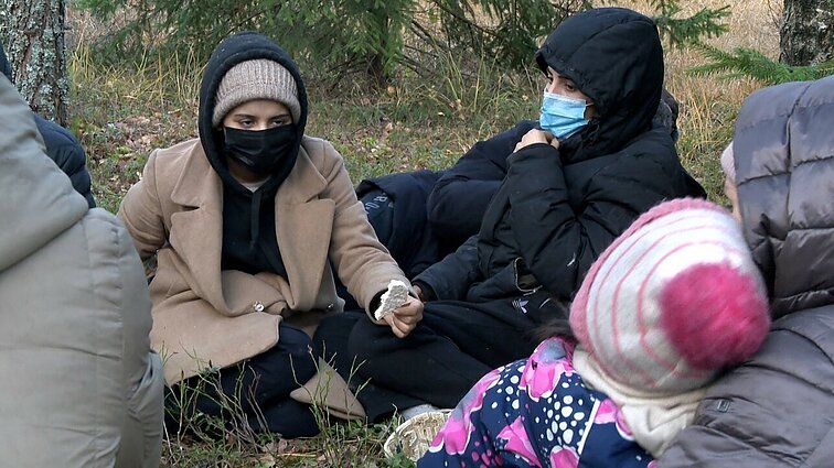 Žurnalistė apie aptiktus neteisėtus migrantus: sunku patikrinti, ar jie atvyko pėsčiomis, bet matėsi suplyšę batai
