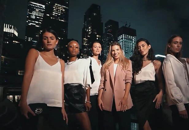 Ekologiška mada: lietuvės apelsininiai kūriniai – ant Niujorko podiumo