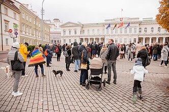 Акция в поддержку прав ЛГБТ-сообщества возле президентского дворца