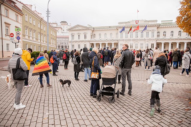 Акция в поддержку прав ЛГБТ-сообщества возле президентского дворца
