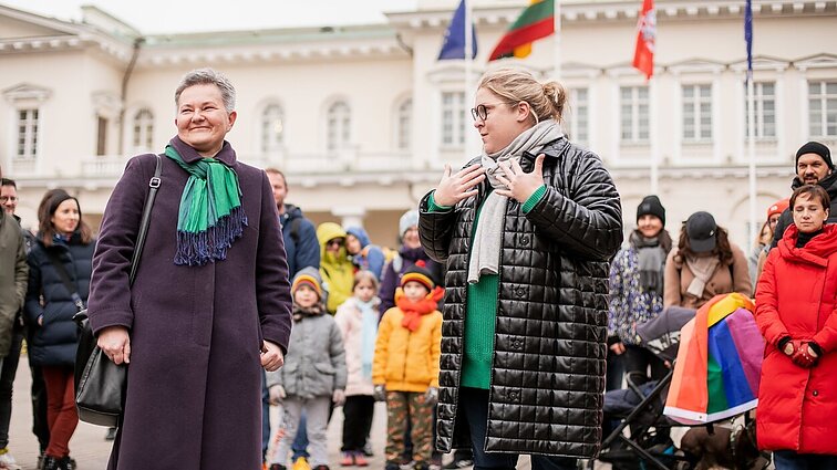 Žinios. Prie prezidentūros rinkosi LGBT bendruomenę palaikantys žmonės