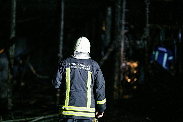 Žinios. Aplinkosaugininkai apie gaisrą sandėlyje Šiauliuose: miestas buvo per žingsnį nuo ekologinės nelaimės