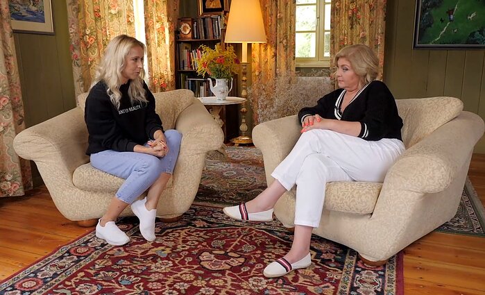 Svečiuose pas Editą. Ineta Stasiulytė apie pasiruošimą įžymybių parodijoms: užmigdavau su ausinukais ir jų balsais galvoje