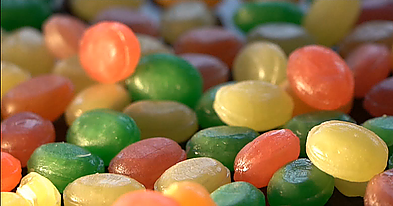 Naujas būdas dėl koronaviruso testuoti vaikus: saldainius primenantys testai