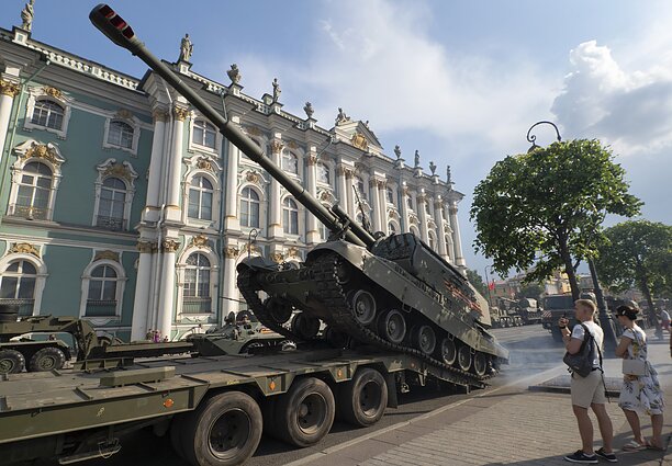 Military parade in Saint Petersburg (associative image) Military parade in Saint Petersburg (associative image)