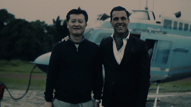 Madso Brueggerio dokumentinis filmas „Šnipas Šiaurės Korėjoje“. „Danny“ ir ponas Džeimsas (Jimas Latrache-Qvortrupas)