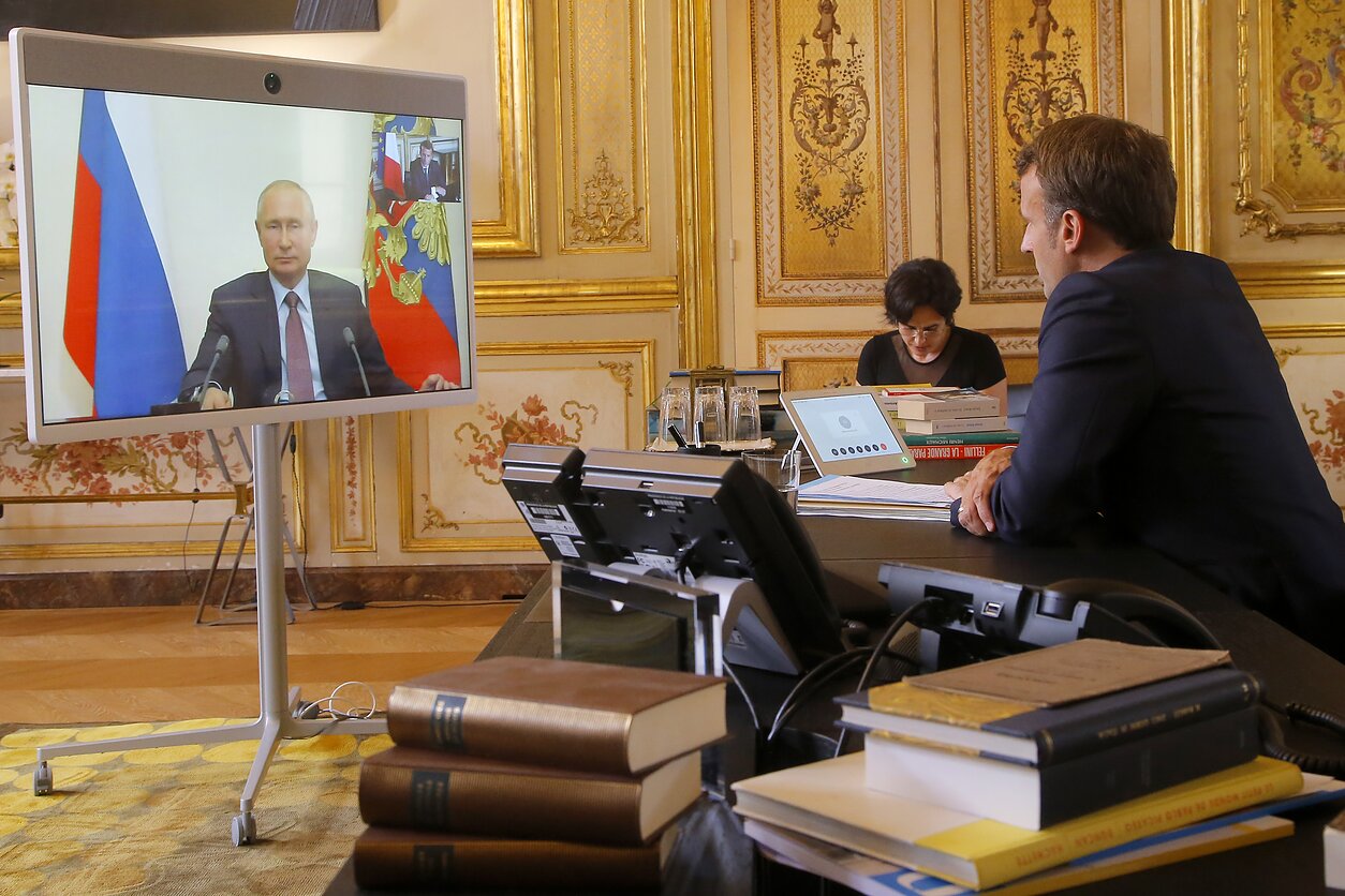 Emmanuelis Macronas ir Vladimiras Putinas