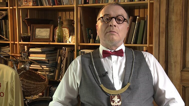 Daiktų istorijos. Kapinių tradicijos Lietuvoje, istoriniai simboliai ir generolas, perversmo keliu atvedęs Smetoną į valdžią