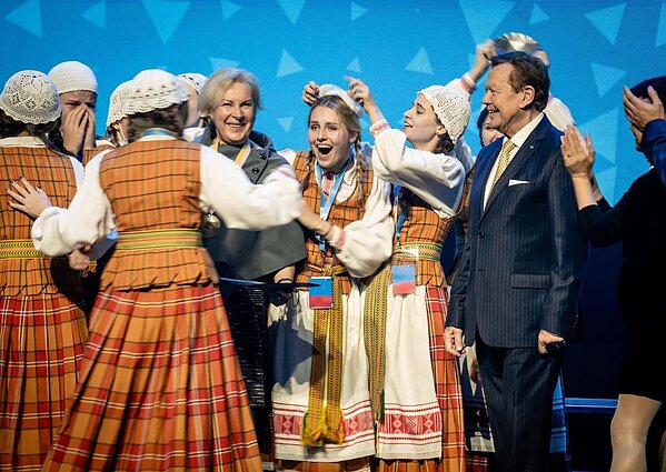 Danguolė Aukselienė ir choras „KIVI“ Danguolė Aukselienė ir choras „KIVI“