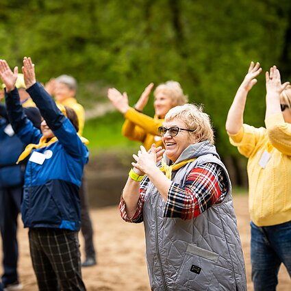 Lietuvos diena. Kokį poveikį duoda vienkartinės 100 eurų išmokos nuo koronaviruso pasiskiepijusiems 75-erių ir vyresniems senjorams