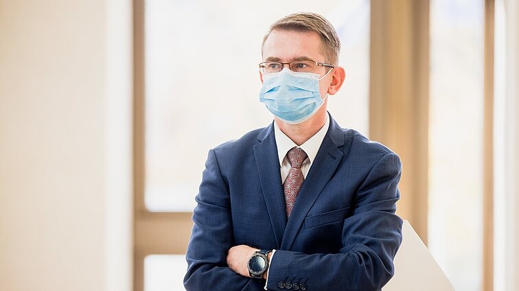 Žinios. Dulkys nemano, kad pandemijos pikas jau pasiektas, sprendimo dėl vaikų skiepijimo kol kas nekeičia