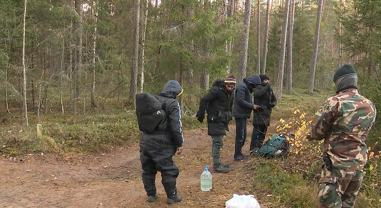 Lietuvos kariuomenės įrašas: pasienyje su Baltarusija apgręžti 4 Indijos piliečiais prisistatę asmenys