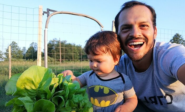 Peruiečiui Diegui žodis „neįmanoma“ neegzistuoja: nuo nulio įkūrė ūkį ir net atšalus augina lietuviškas daržoves