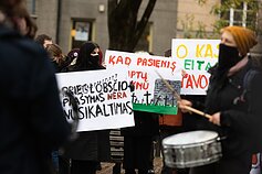 Vinco Kudirkos aikštėje vyko akcija Prieglobsčio prašymas nėra nusikaltimas Vinco Kudirkos aikštėje vyko akcija Prieglobsčio prašymas nėra nusikaltimas