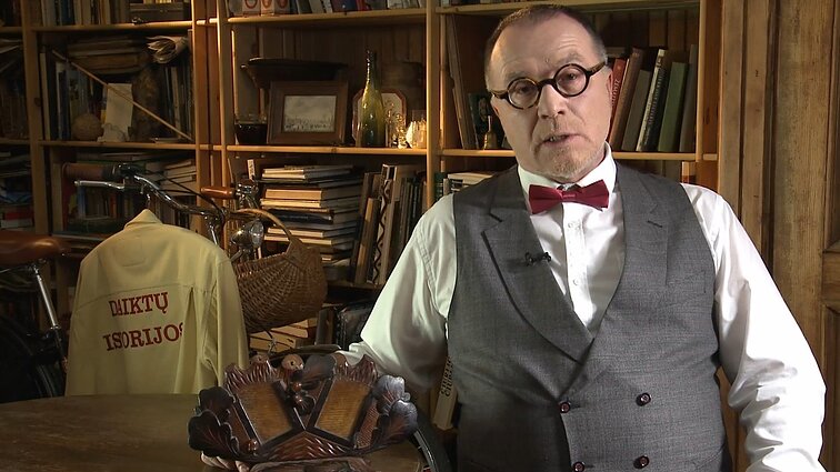 Daiktų istorijos. Moterys fotografijos istorijoje, lietuviški komandiniai žaidimai ir grimo meistrų kuriamos transformacijos