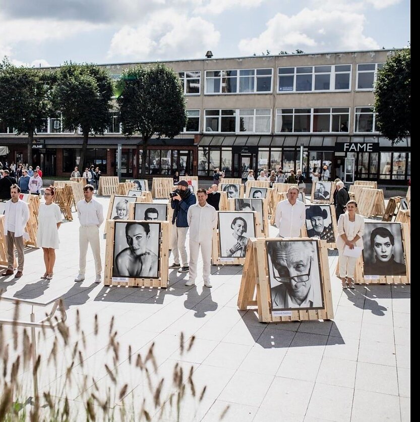 Miško Motės nuotr., Pakeliui su klasika. Alytuje tarptautinis festivalis „COMMEDIA“. JAV vyksta Baltijos šalių kino festivalis.