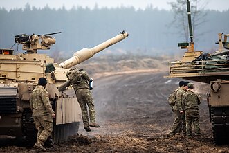 Американські військові навчання з бойовою стрільбою в Пабраде