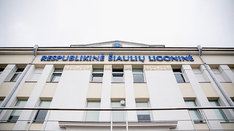 Šiaulių ligoninė su nusižudžiusios medikės artimaisiais pasirašė taikos sutartį: prisiima atsakomybę