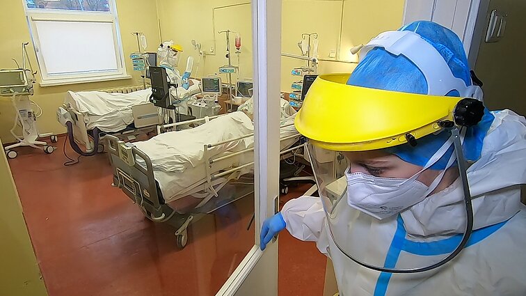 Joniškio ligoninės direktorius: net kai lengva COVID-19 forma, užkietėję priešskiepininkai prileidžia į kelnes ir ateina į ligonines