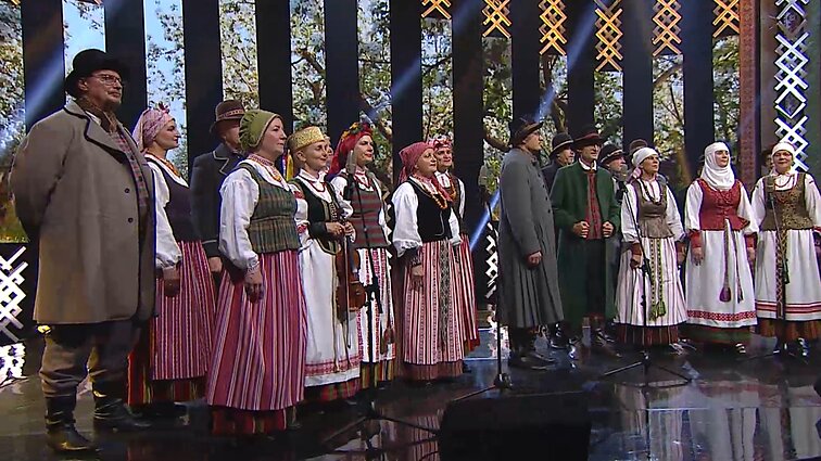 Duokim garo! Šiaulių kultūros centro „Laiptų galerija“ folkloro ansamblio „Salduvė“ dainos
