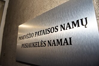 Panevėžyje atidaryti pusiaukelės namai nuteistiesiems Panevėžyje atidaryti pusiaukelės namai nuteistiesiems