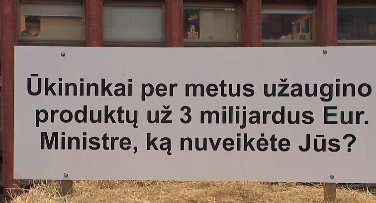 Prie ŽŪM ūkininkų protestas, siekta ministro atsistatydinimo: Navickas patikino, kad neketina to daryti